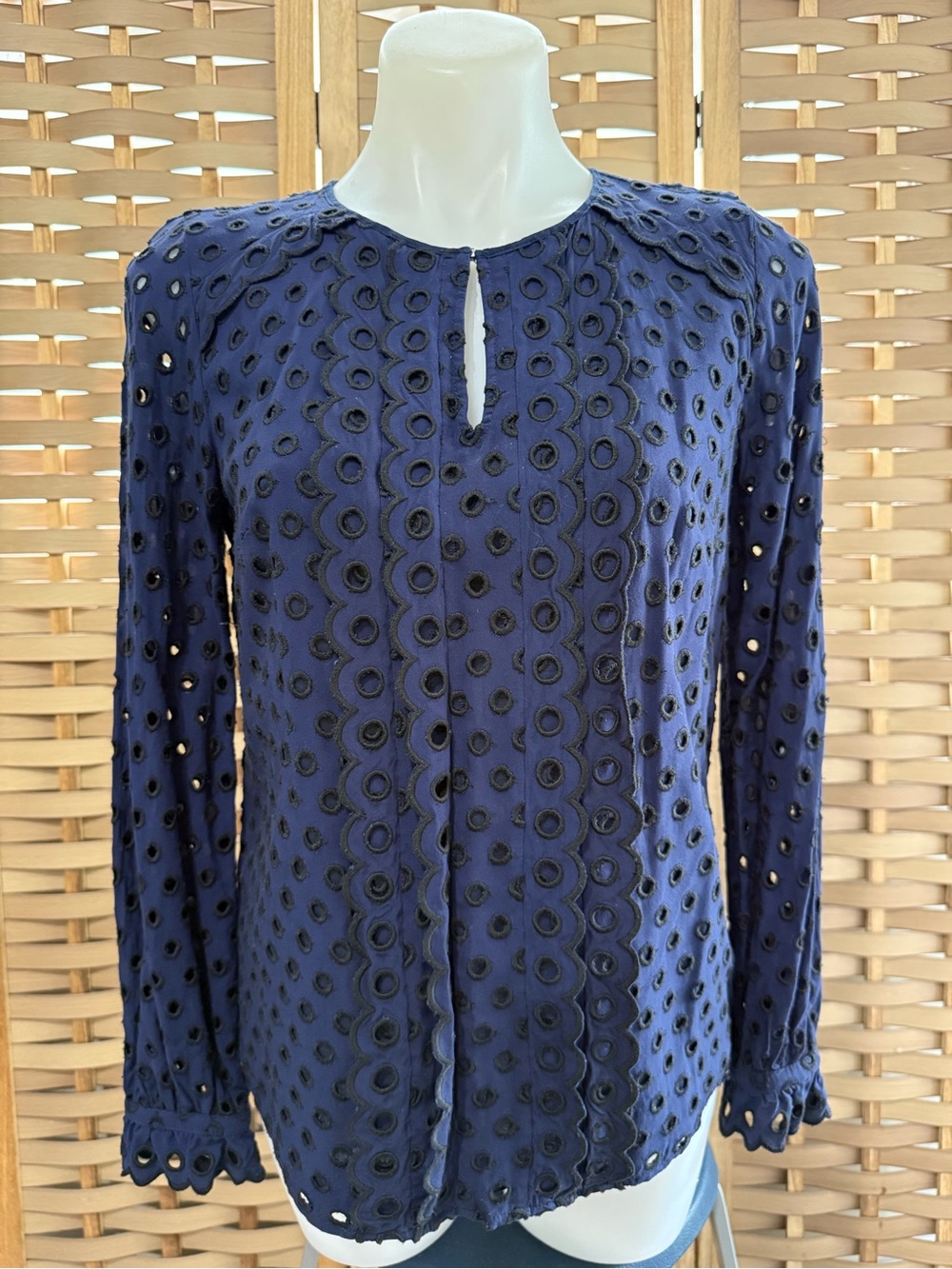BODEN Small Embroidered Scalloped Eyelet Ruffled Long Sleeve Keyhole Top Blouse